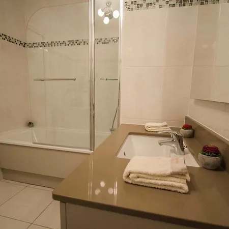 Bed and breakfast Tour Eiffel Centre 3*